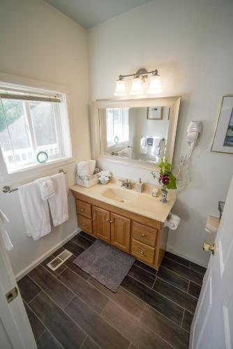 Bed & Breakfast Warm Springs Inn & Winery