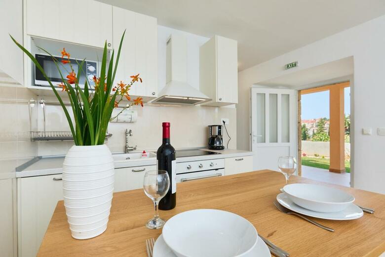 Residencia Guesthouse Anica