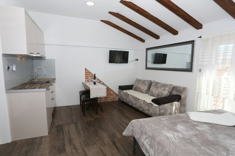 Hostal Apartments Nikolla
