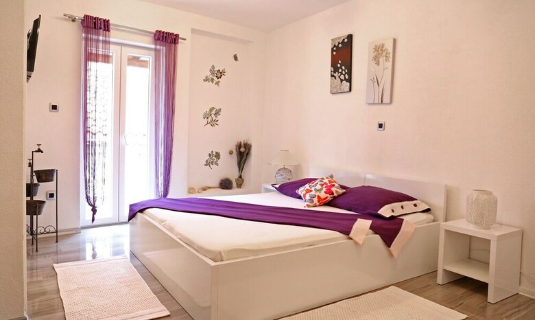 Hostal Apartments Nikolla