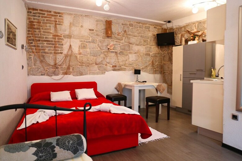 Hostal Apartments Nikolla