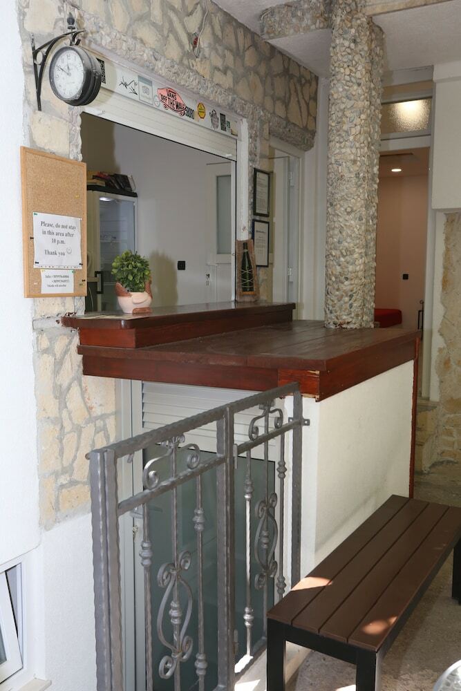 Hostal Apartments Nikolla