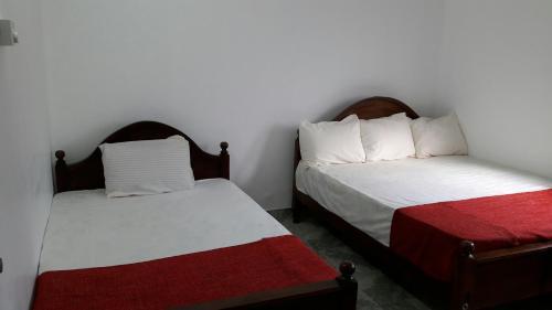 Hostal Yaarl Holiday Inn
