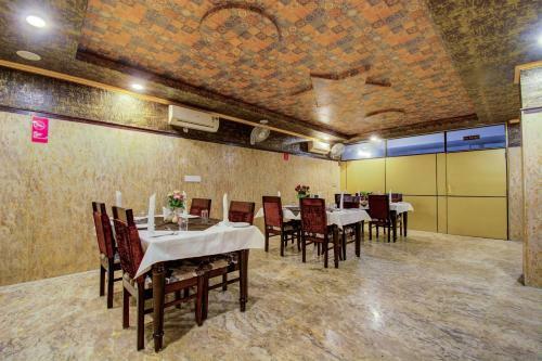 Oyo 12849 Hotel Grand Akshay