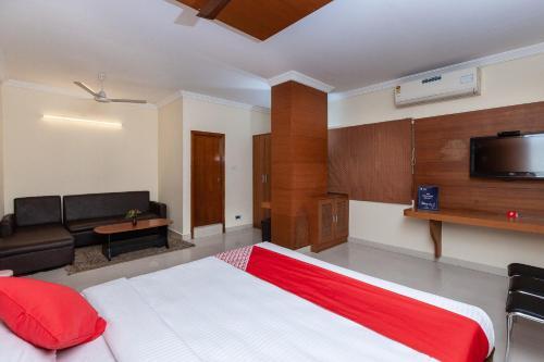Hotel Oyo Rooms Santhome High Road