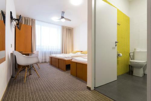Hostal Pension Akat