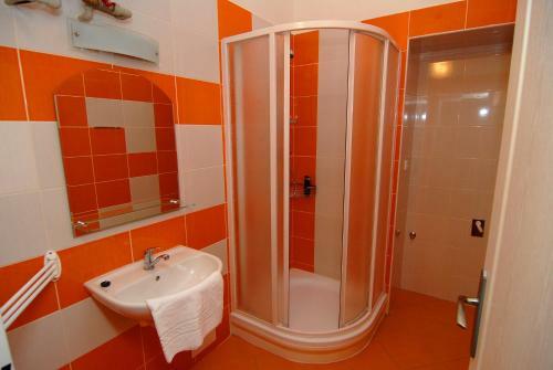 Hostal Pension Akat