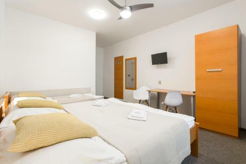Hostal Pension Akat