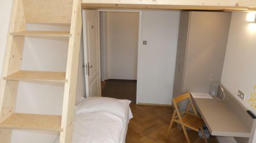 Hostal Pension Akat