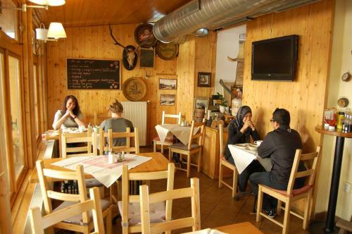 Hostal Pension Akat