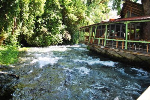 Hostal Albanian Happines Guesthouse