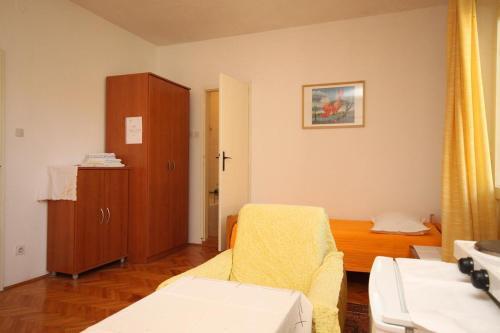 Hostal Triple Room Baska Voda 6748b
