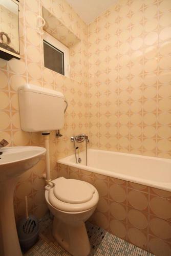 Hostal Triple Room Baska Voda 6748b