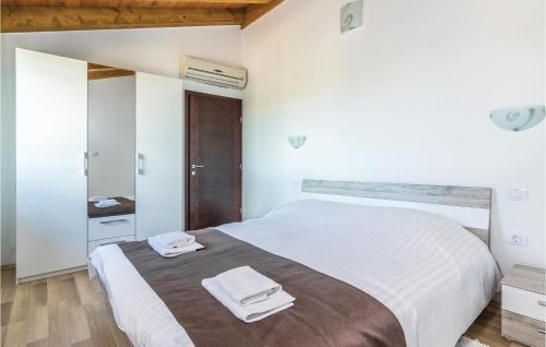 Holiday Home Bibici With Fireplace 04