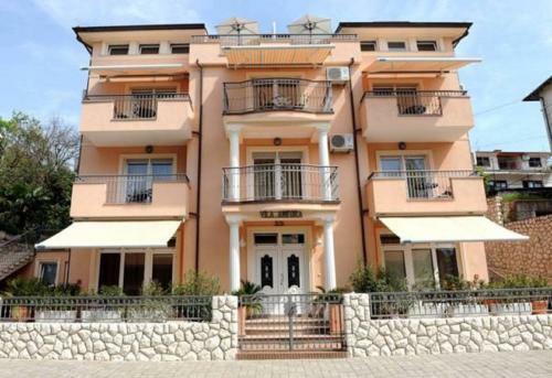 Amfora Apartments