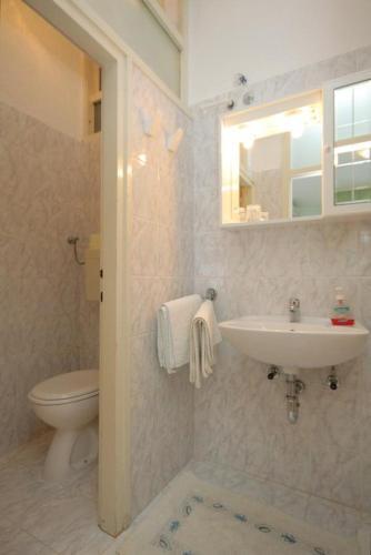 Hostal Double Room Medveja 7775e