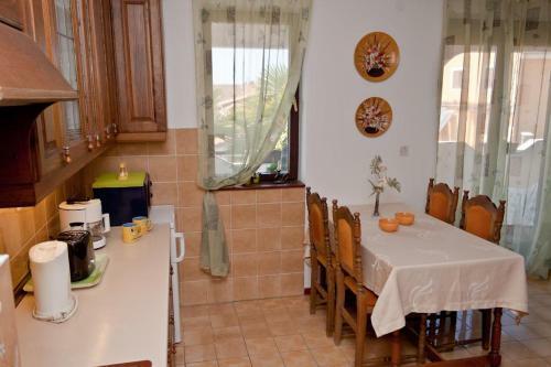 Hostal Apartments With A Parking Space Novigrad - 2536