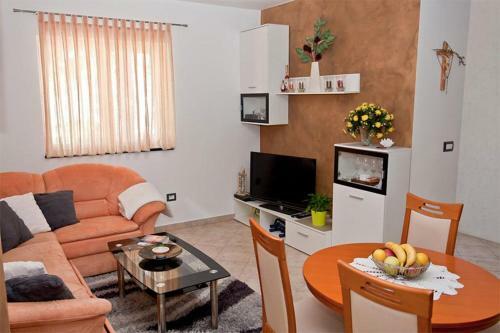 Hostal Apartments With A Parking Space Novigrad - 2536