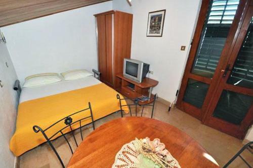 Apartments By The Sea Zavode (omis) - 1022