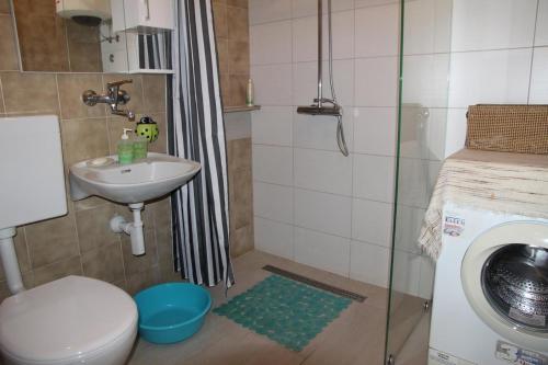 Apartments By The Sea Zavode (omis) - 1021