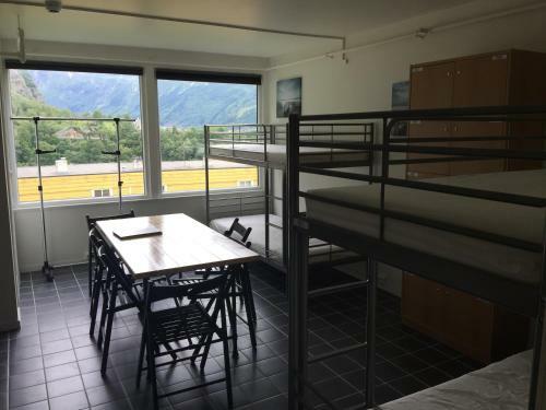 Apartamento Trolltunga Guesthouse