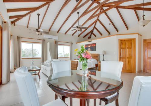 Hotel Coco Plum Island Resort