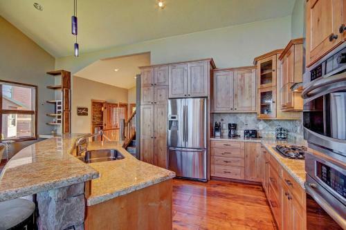 Big View Lodge Home