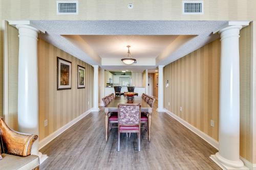 The Island Vista 910 Apartment
