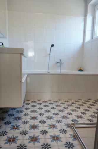 Apartamento Ferienwohnung Am Strau�enb�hel