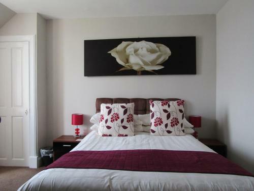 Hostal Adelphi Villa