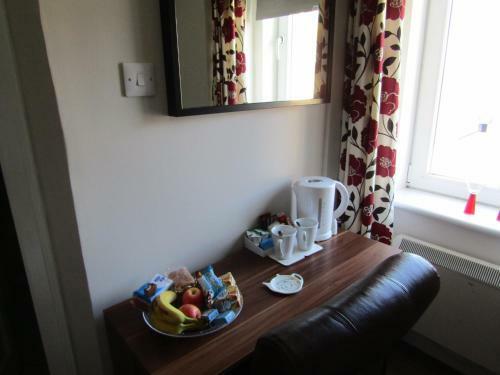 Hostal Adelphi Villa
