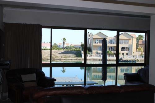 Elizabeth East 98 Port Owen