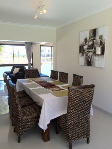 Elizabeth East 98 Port Owen
