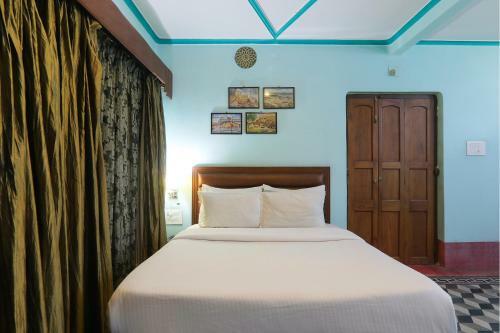Fabhotel East View