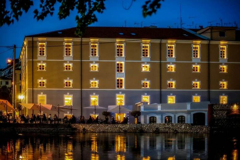Hydrama Grand Hotel