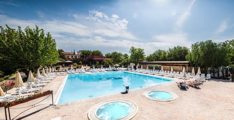 Hu Roma Camping In Town