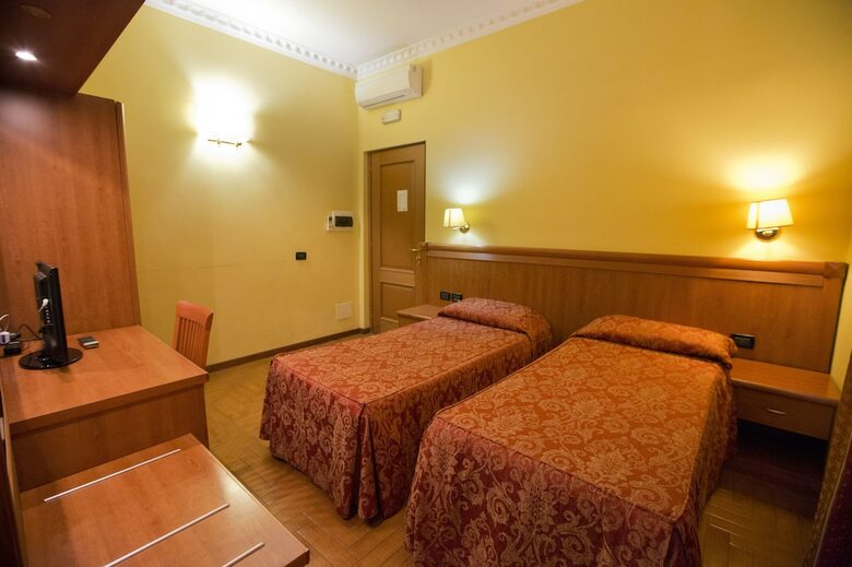 Hostal Hostel Lella