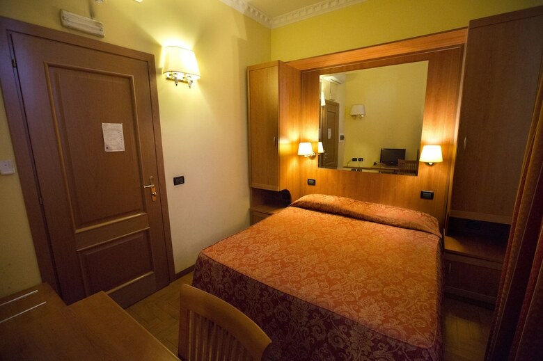 Hostal Hostel Lella
