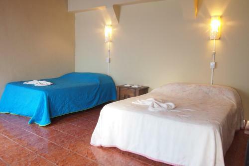 Hotel Island Guesthouse & Caf�