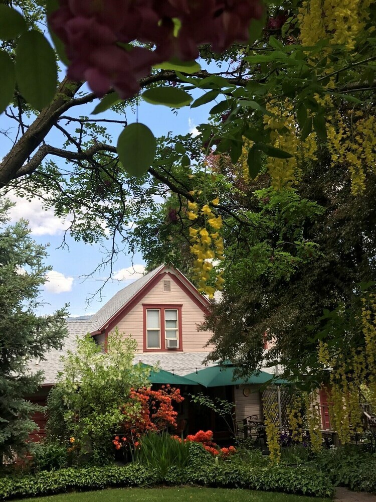 Bed & Breakfast Arden Forest Inn