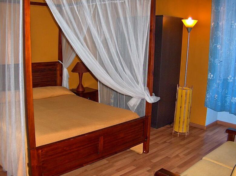 Residencia Holland International Rooms