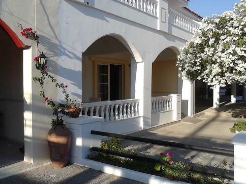 Colonial Apartment