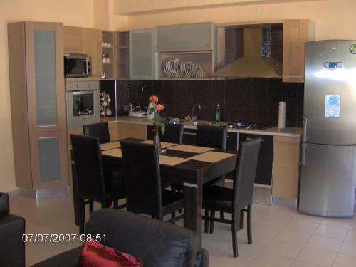 Colonial Apartment