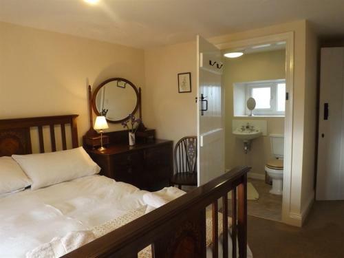 Hillis Close Farm Cottage