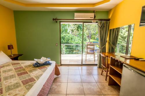 Hostal Villas Playa Hermosa Beach Hotel