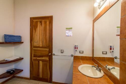 Hostal Villas Playa Hermosa Beach Hotel