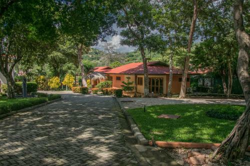 Hostal Villas Playa Hermosa Beach Hotel