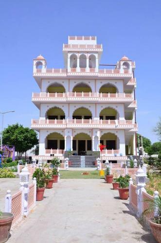 Hotel Badhal Heritage Resort