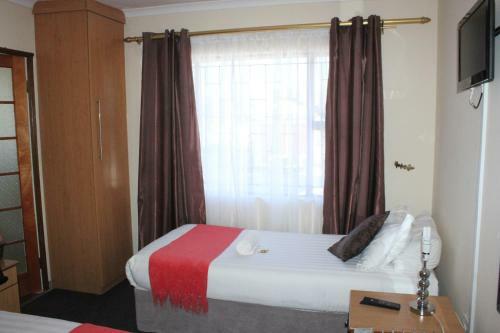 Hostal Phomolo Guest House