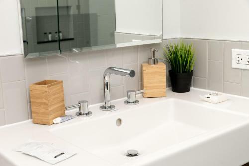 Heaven In Koreatown Furnished Apartments
